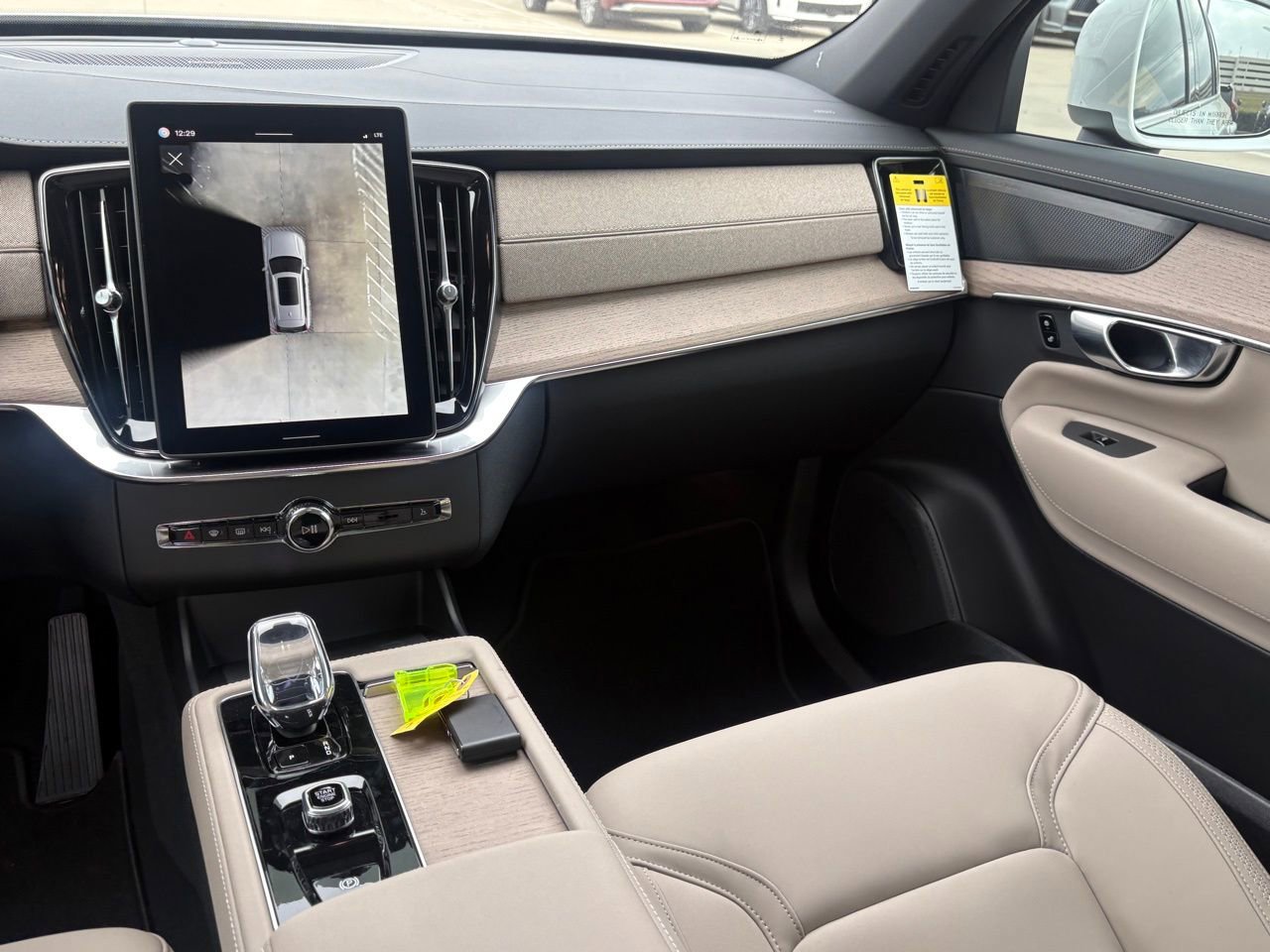 New 2026 Volvo XC90 T8 Plus w/ Protection Package Premier AWD/4WD image 13