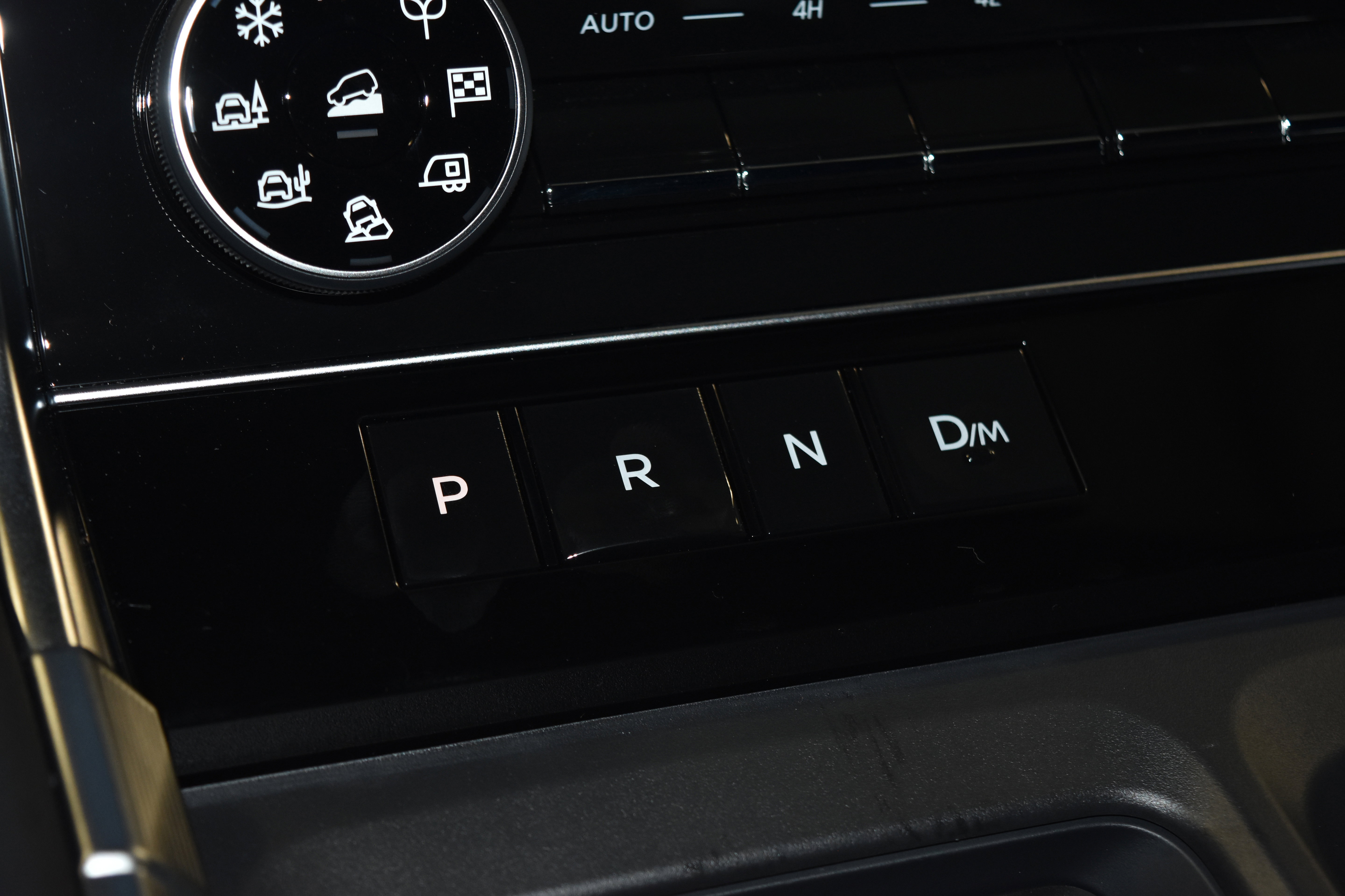 New 2026 Nissan Armada SL w/ Captain's Chari Seat Package image 12