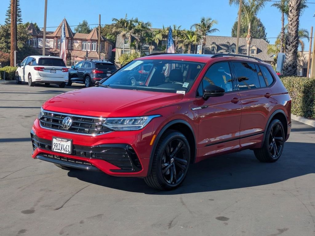 Used 2024 Volkswagen Tiguan SE R-Line image 3