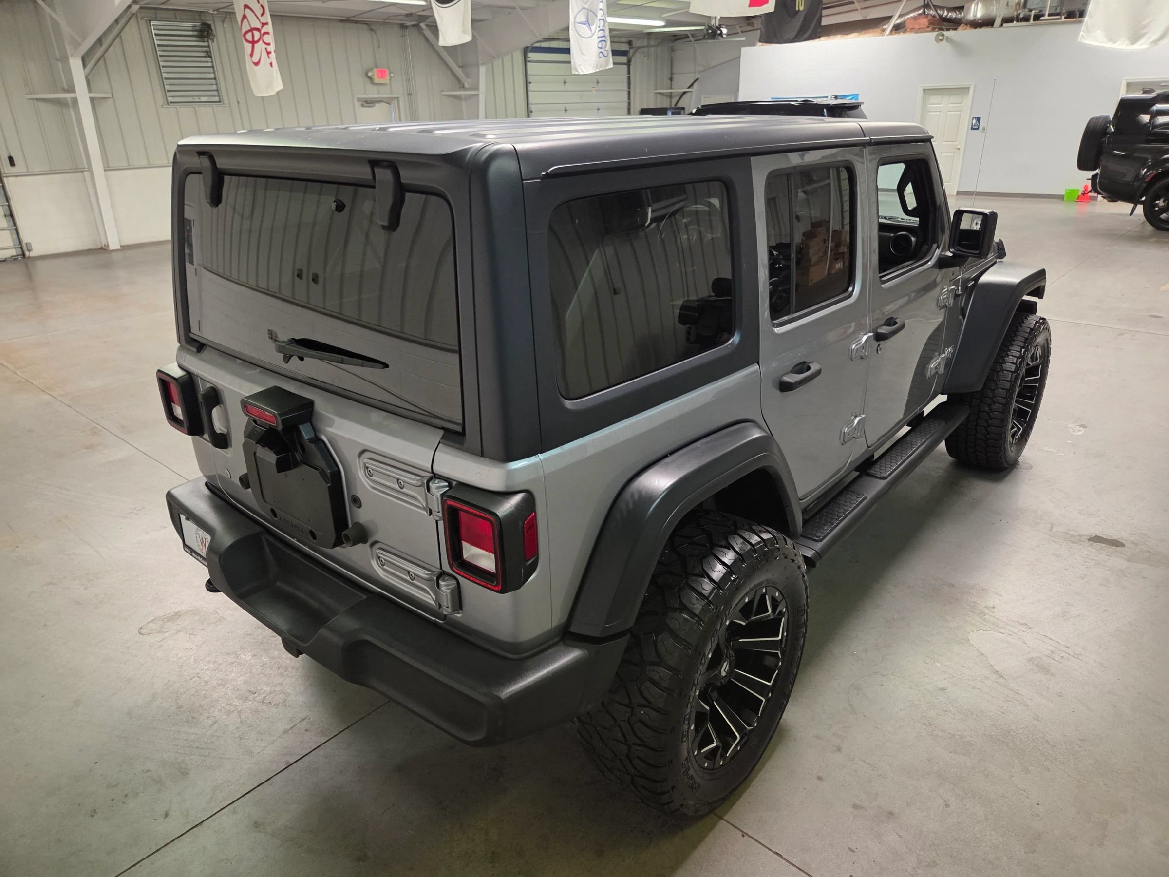 Used 2019 Jeep Wrangler Unlimited Sport S AWD/4WD image 7