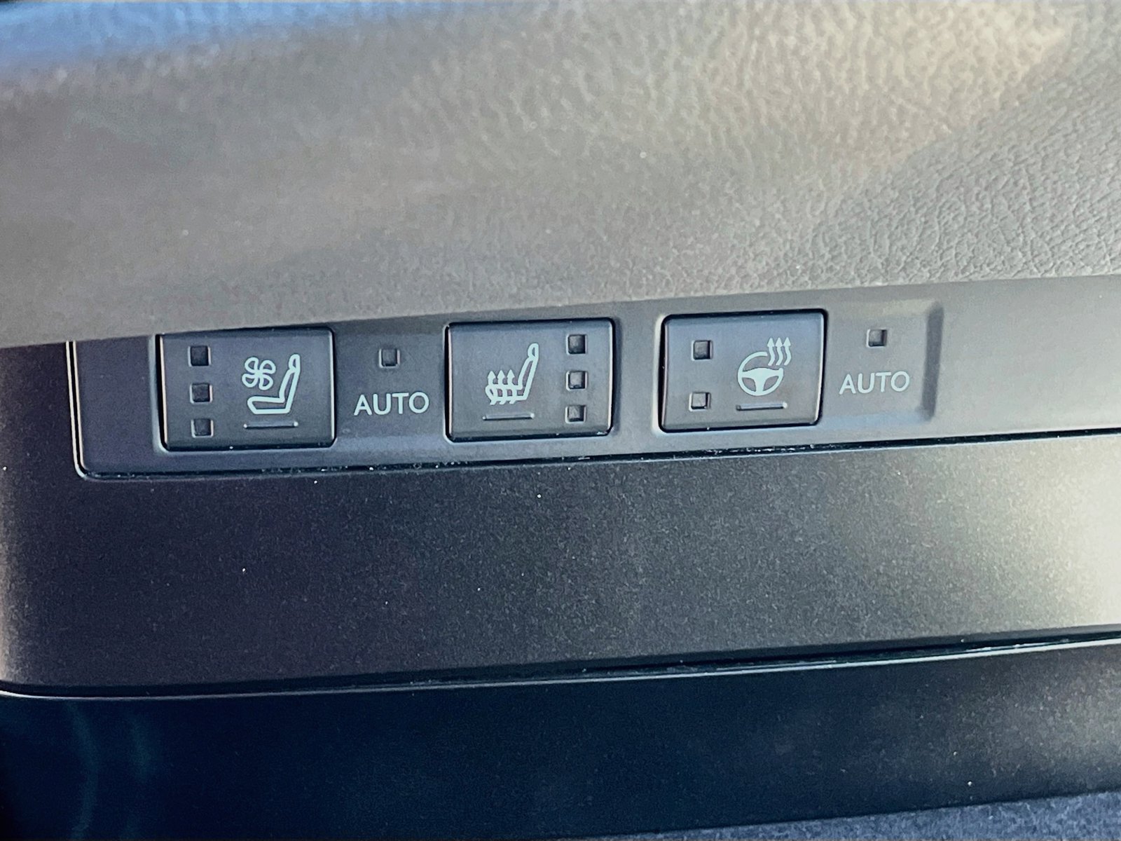 Used 2025 Lexus ES 350 w/ Premium Package FWD image 21