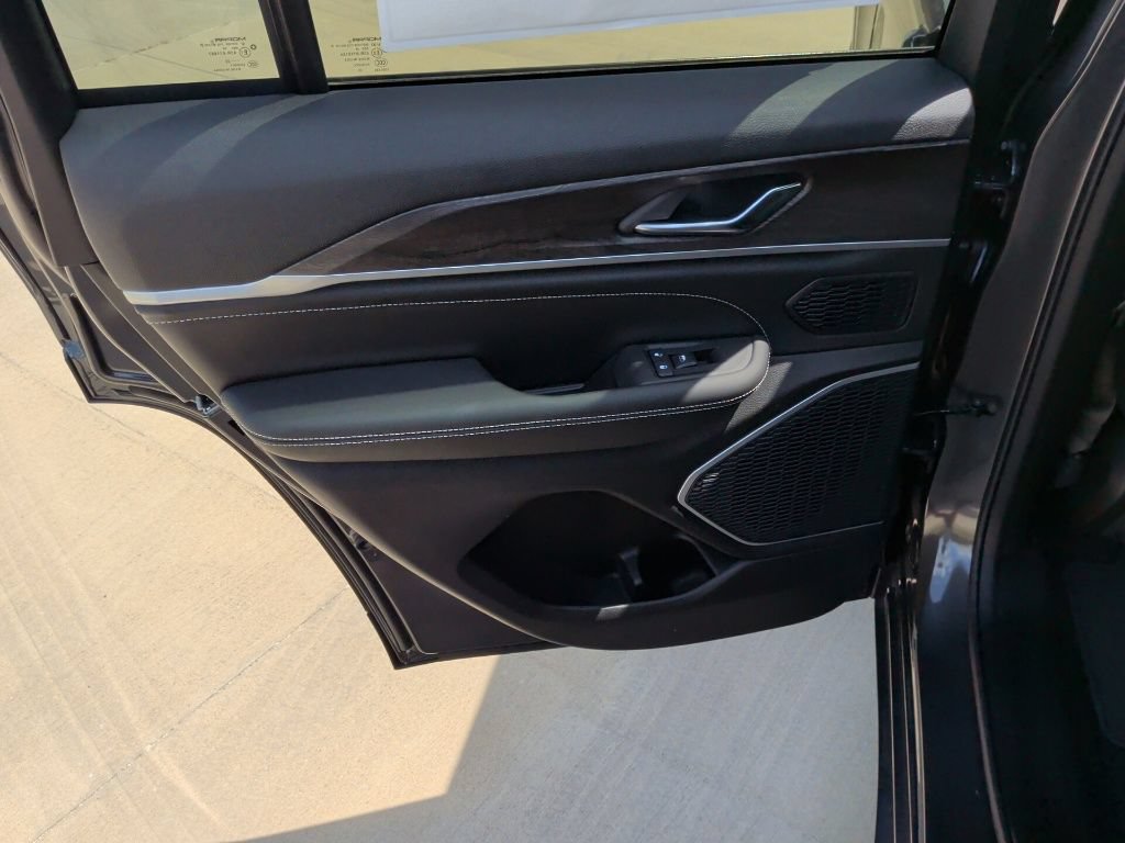 New 2026 Jeep Grand Cherokee Limited AWD/4WD image 42