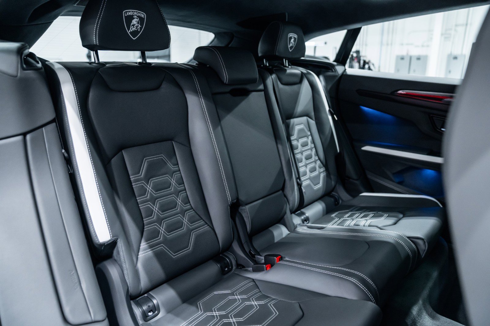 Used 2025 Lamborghini Urus SE image 14