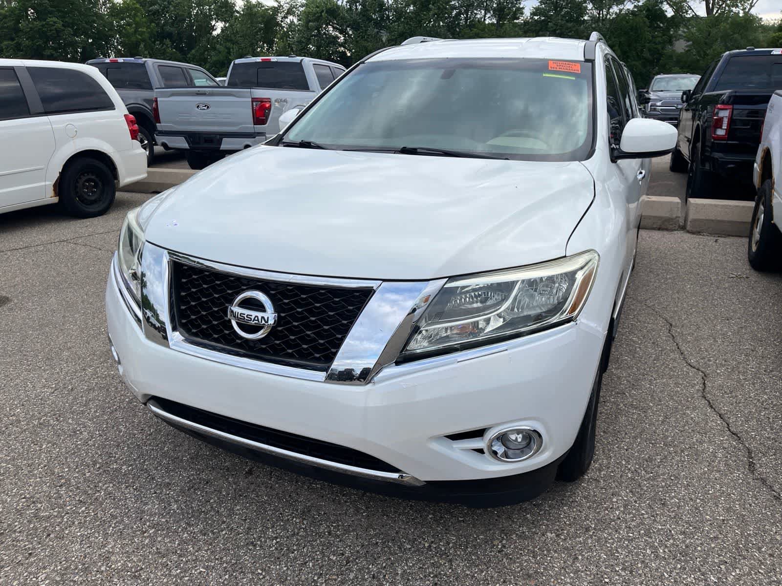 Used 2014 Nissan Pathfinder SL w/ SL Tech Package AWD/4WD image 3