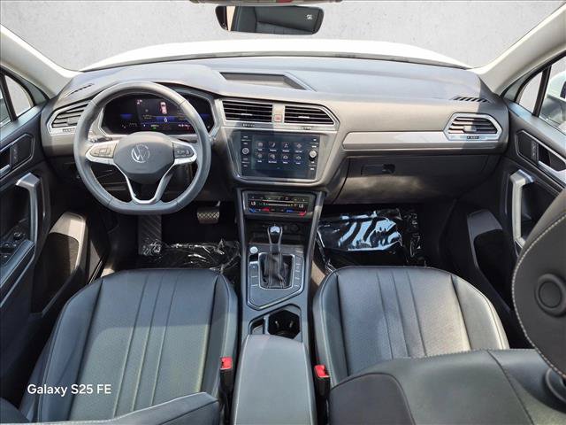 Used 2023 Volkswagen Tiguan SE w/ Panoramic Sunroof Package FWD image 18