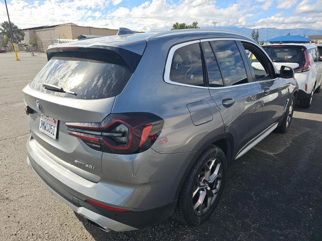 Used 2024 BMW X3 sDrive30i RWD image 2