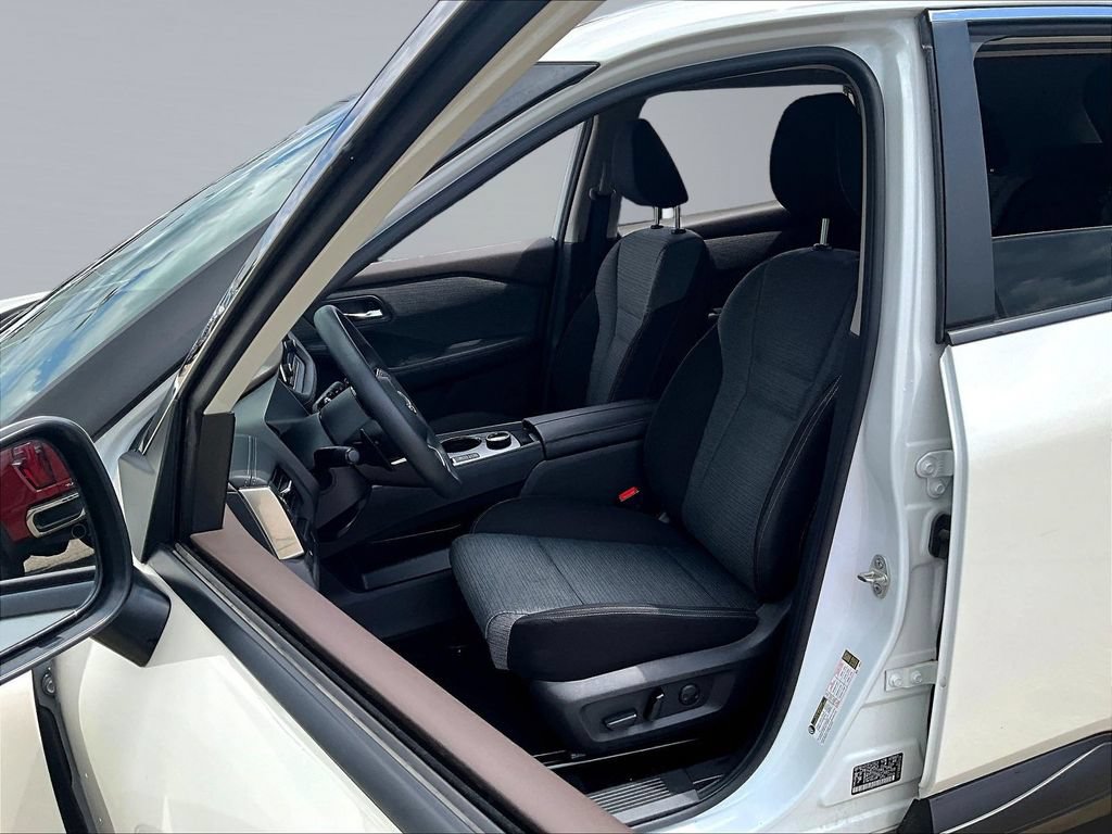 Used 2023 Nissan Rogue SV AWD/4WD image 23
