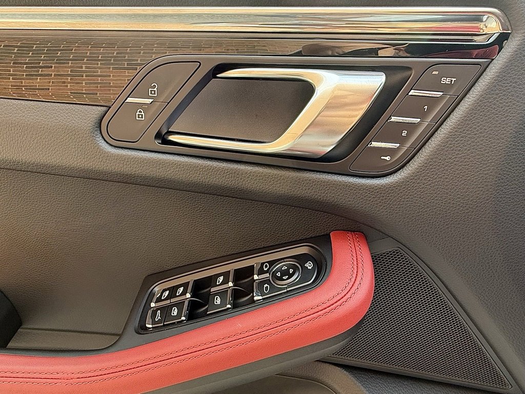 New 2026 Porsche Macan image 17