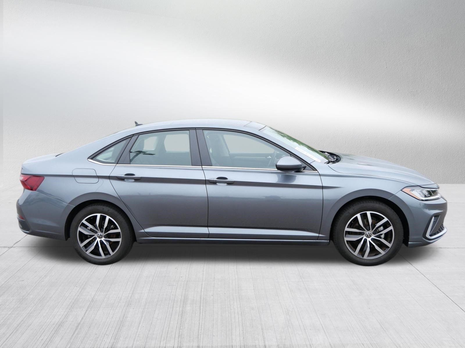 Used 2025 Volkswagen Jetta SE w/ Sunroof Package FWD image 8