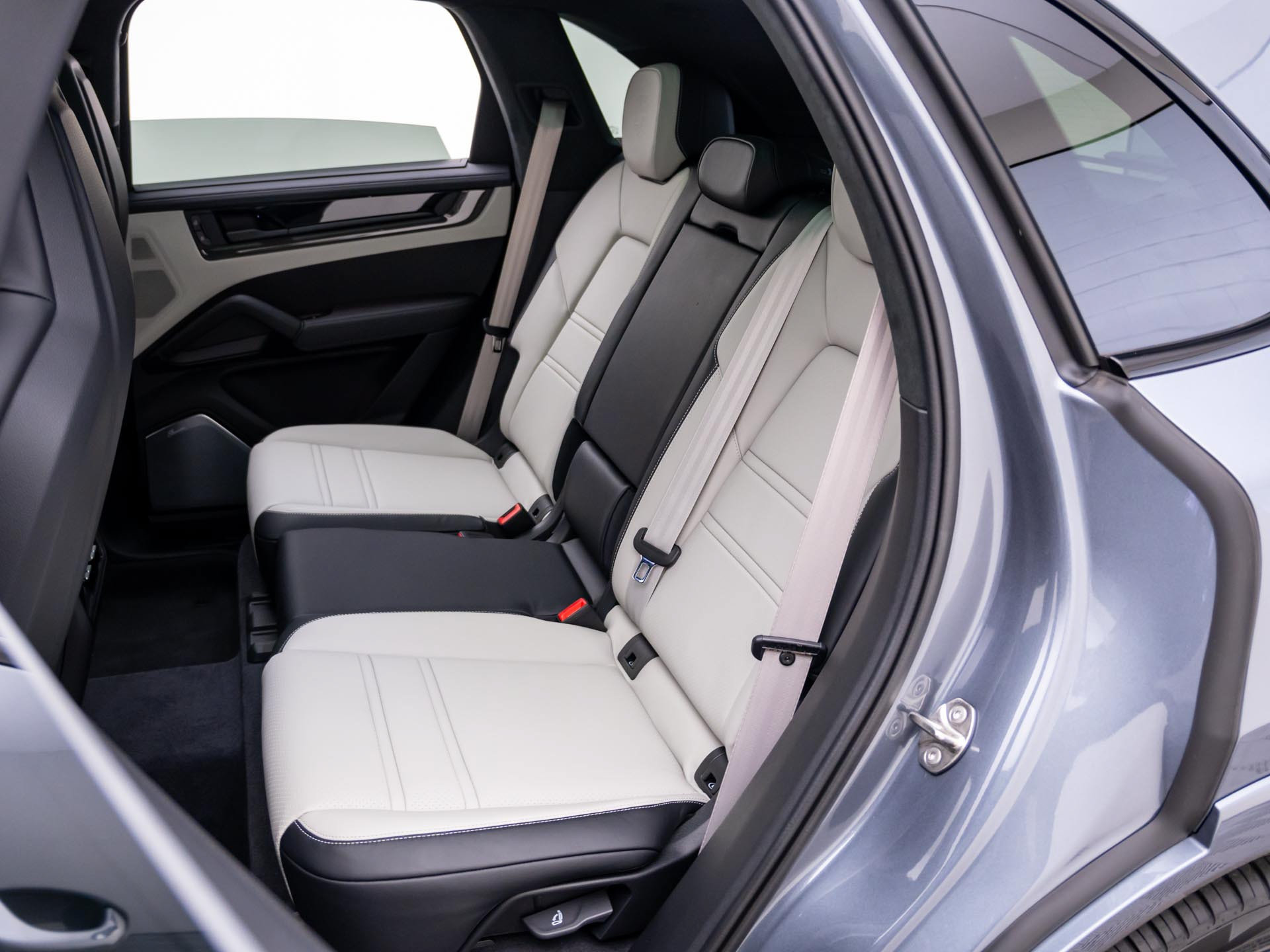 New 2027 Porsche Cayenne GTS AWD/4WD image 17