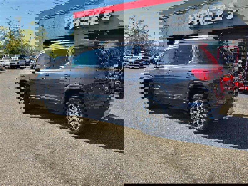 Used 2017 GMC Acadia SLE image 8