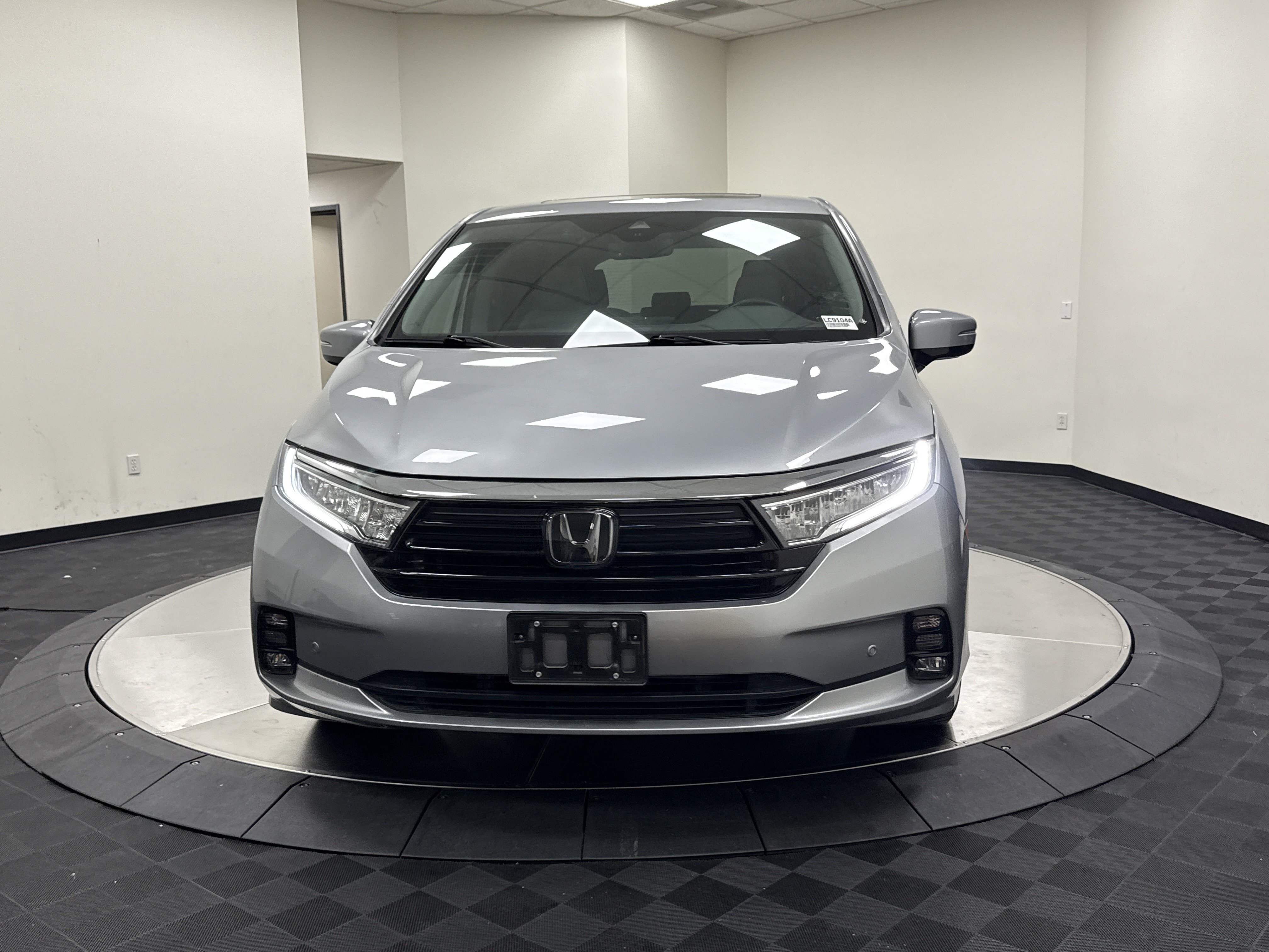Used 2024 Honda Odyssey Elite image 2