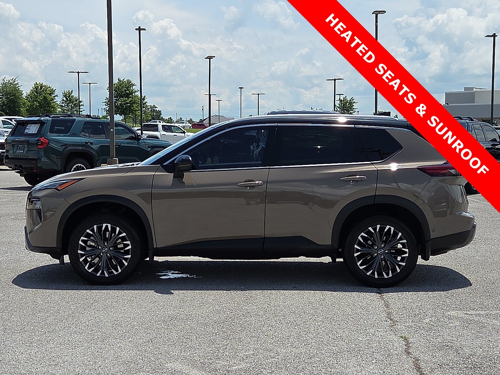 Used 2025 Nissan Rogue SL w/ Tech Package FWD image 3