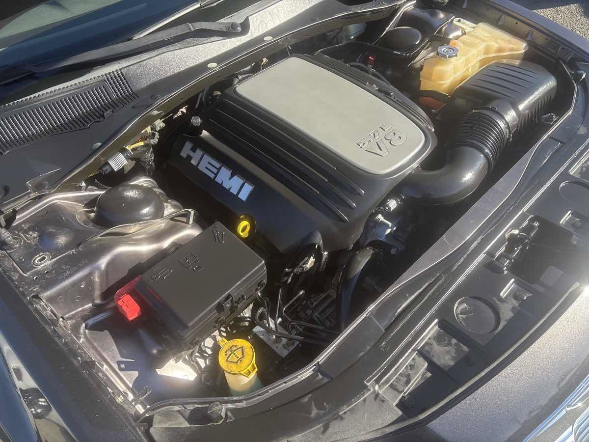 Used 2014 Chrysler 300 C image 32