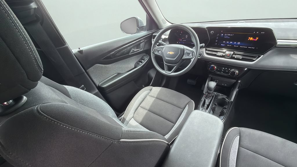 Used 2025 Chevrolet TrailBlazer LT FWD image 19