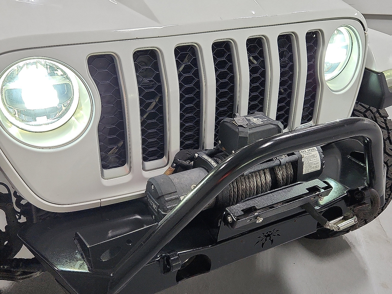 Used 2020 Jeep Gladiator Overland AWD/4WD image 6