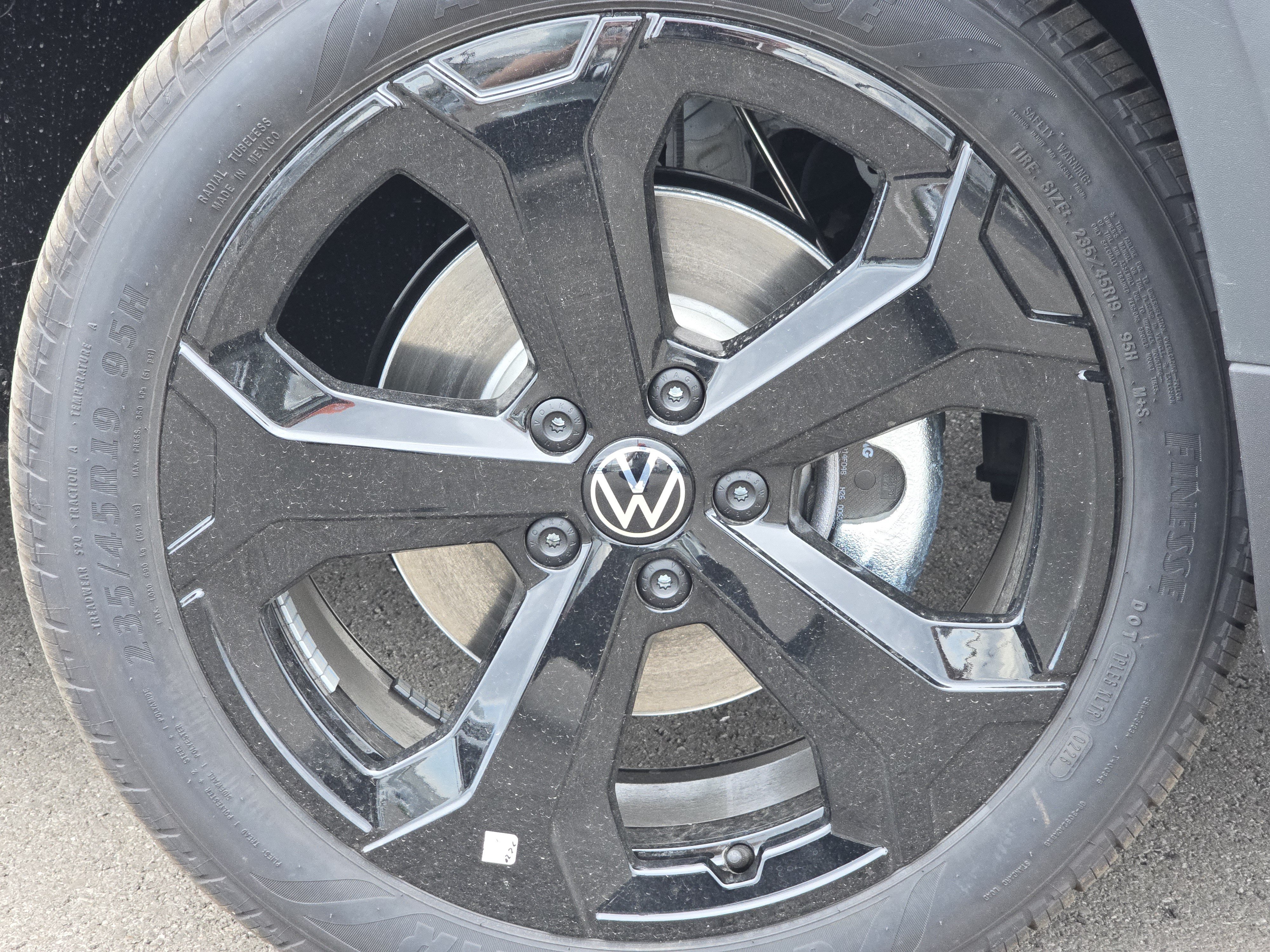 New 2026 Volkswagen Taos SE AWD/4WD image 14
