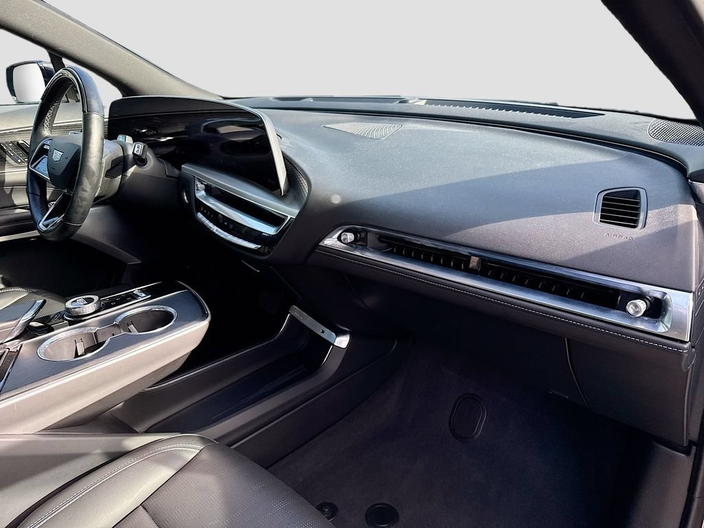 Used 2023 Cadillac Lyriq AWD image 32