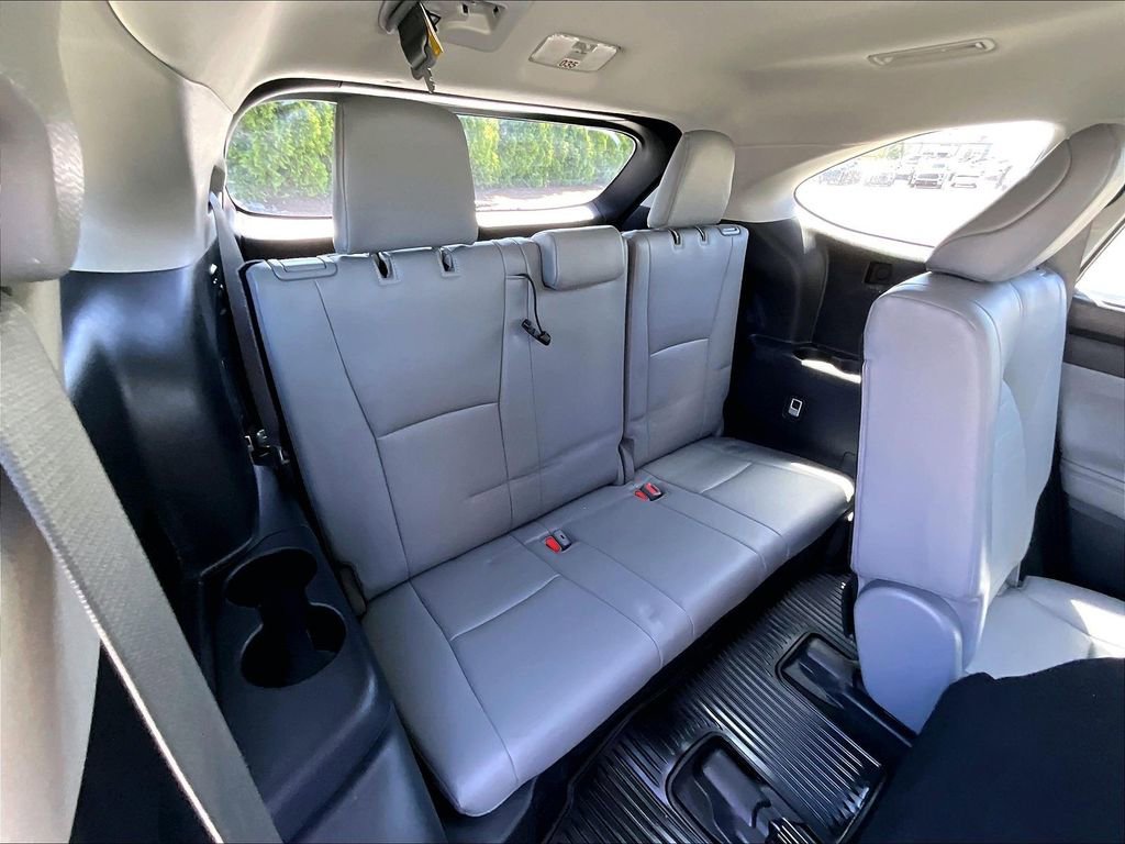 Used 2023 Toyota Highlander XLE AWD/4WD image 17