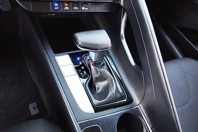 Used 2021 Hyundai Elantra SE w/ Cargo Package image 28