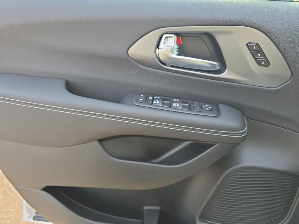 New 2026 Chrysler Pacifica Select w/ S Appearance Package image 12