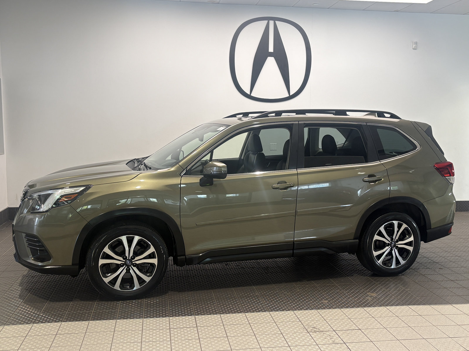 Used 2023 Subaru Forester Limited AWD/4WD image 4