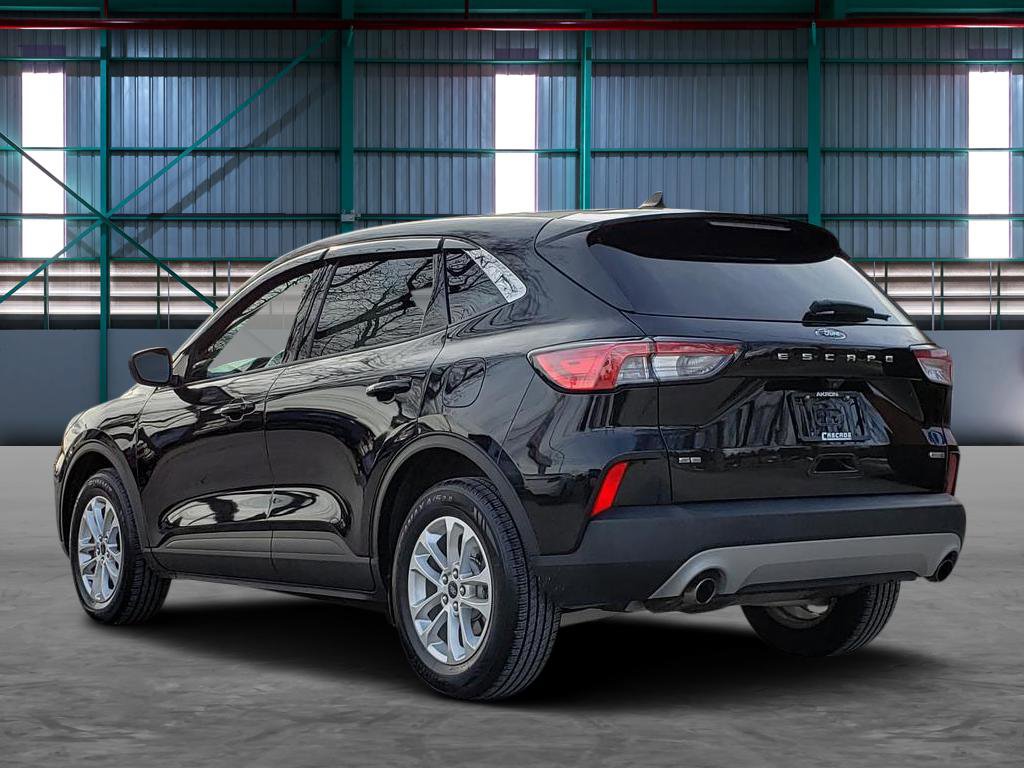 Used 2020 Ford Escape SE image 3