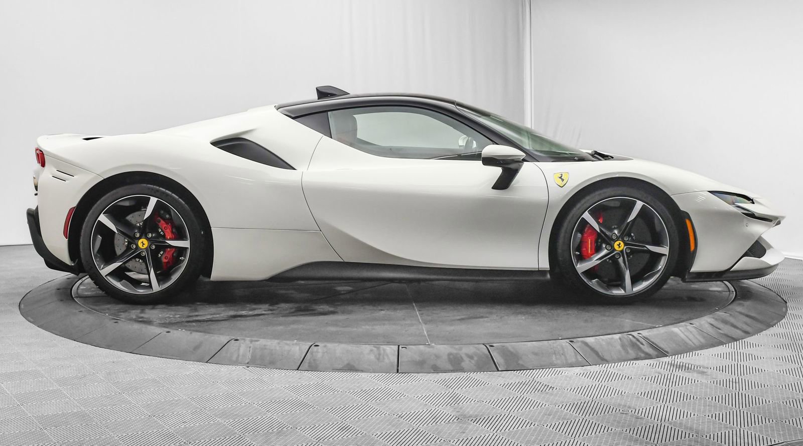 Used 2023 Ferrari SF90 Stradale image 9