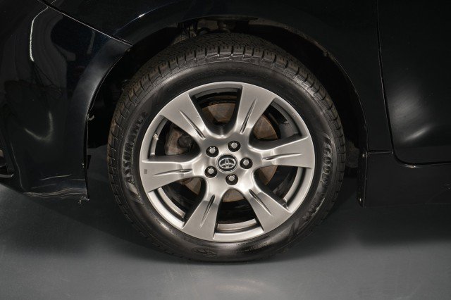 Used 2020 Toyota Sienna SE FWD image 26