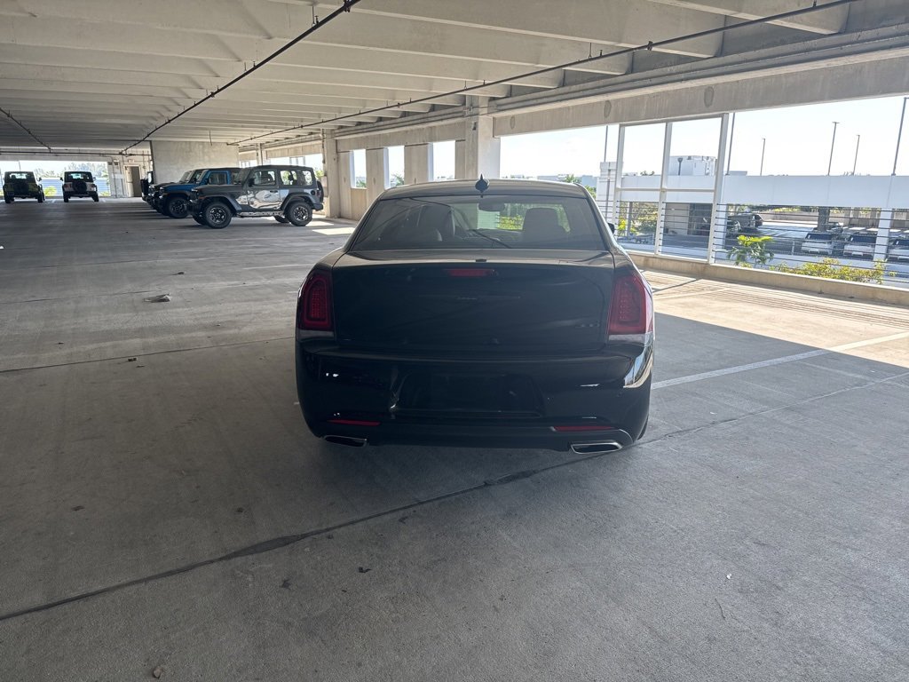 Used 2023 Chrysler 300 Touring L image 6