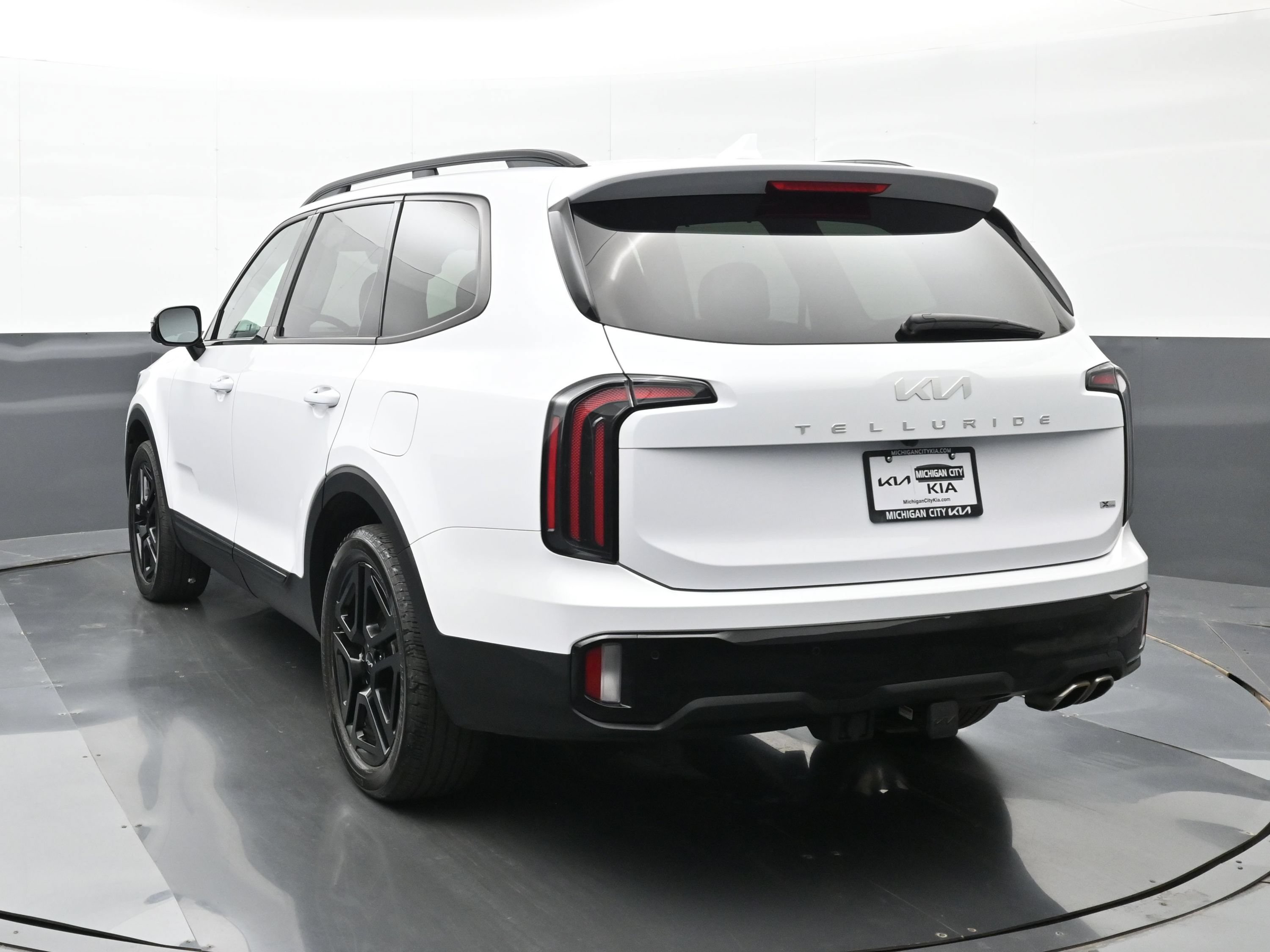 Used 2024 Kia Telluride SX X-Line AWD/4WD image 2