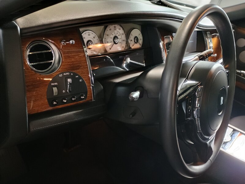 Used 2010 Rolls-Royce Ghost RWD image 18