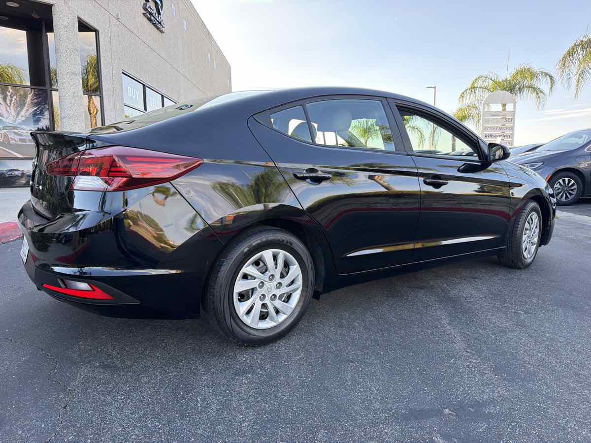 Used 2019 Hyundai Elantra SE FWD image 4