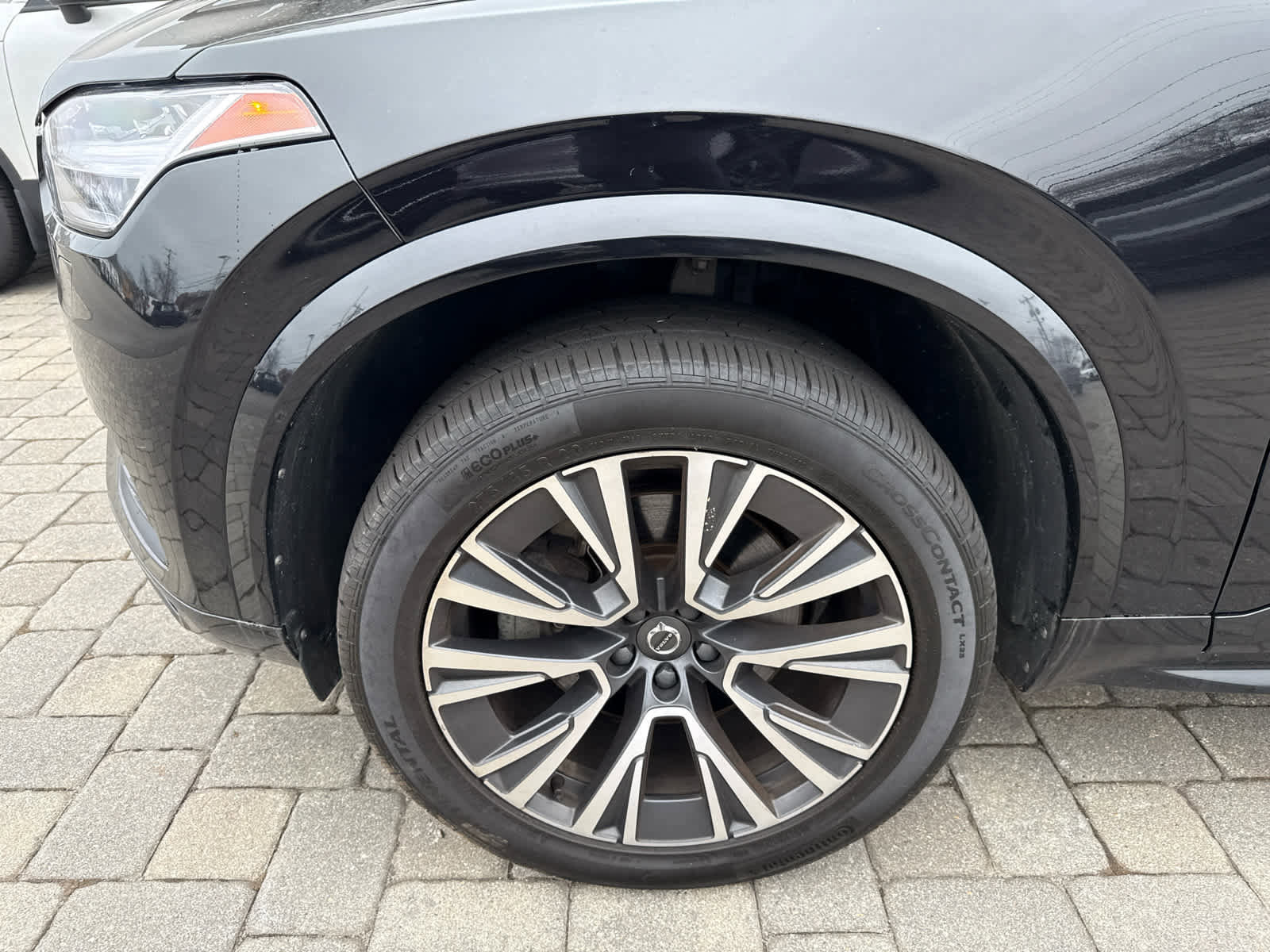 Used 2021 Volvo XC90 T6 Momentum image 4