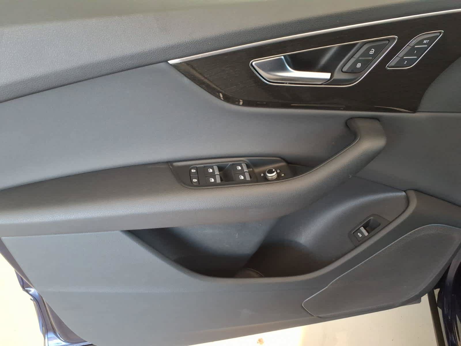 Used 2023 Audi Q7 2.0T Premium w/ Convenience Package AWD/4WD image 18