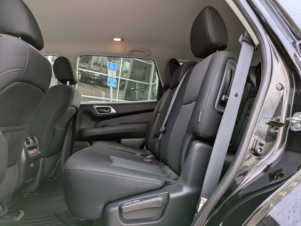Used 2020 Nissan Pathfinder SV image 15