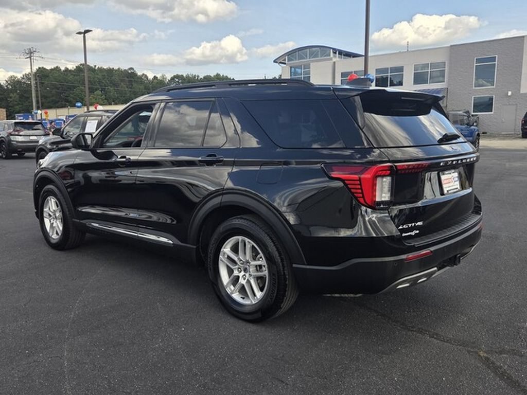 Used 2025 Ford Explorer Active w/ Active Comfort Package RWD image 5