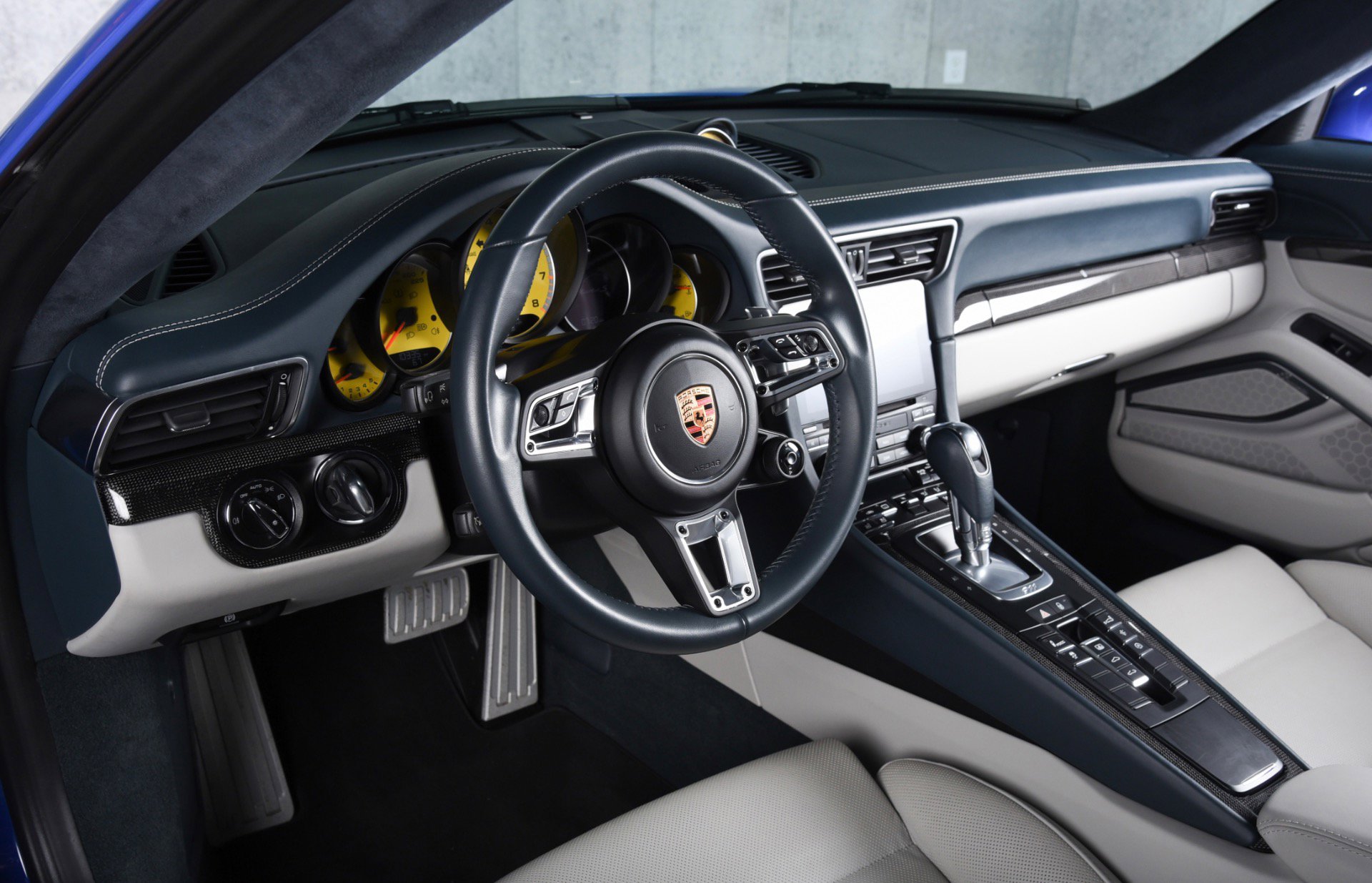 Used 2018 Porsche 911 Turbo S AWD/4WD image 4