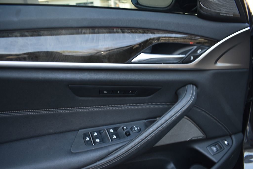 Used 2023 BMW 530e RWD image 12