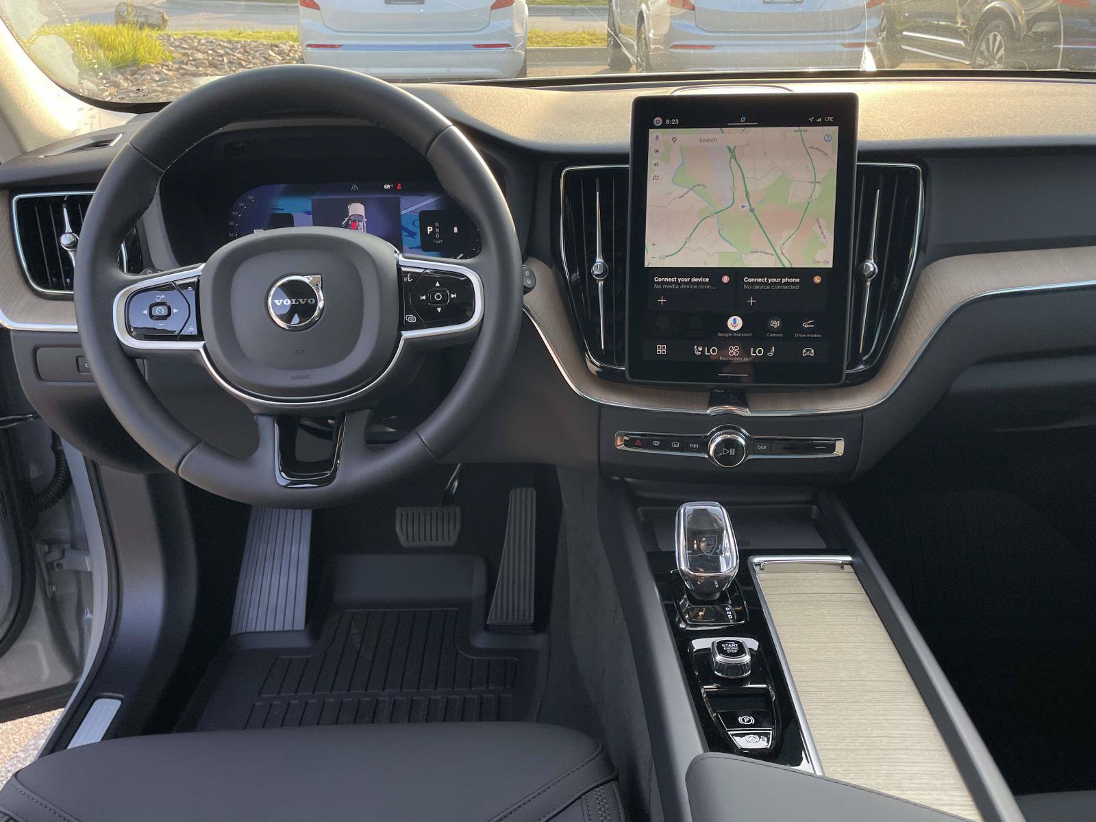 New 2026 Volvo XC60 B5 Plus w/ Protection Package Premier AWD/4WD image 4