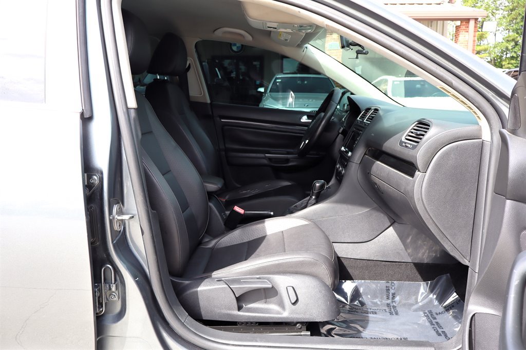 Used 2012 Volkswagen Jetta TDI FWD image 16