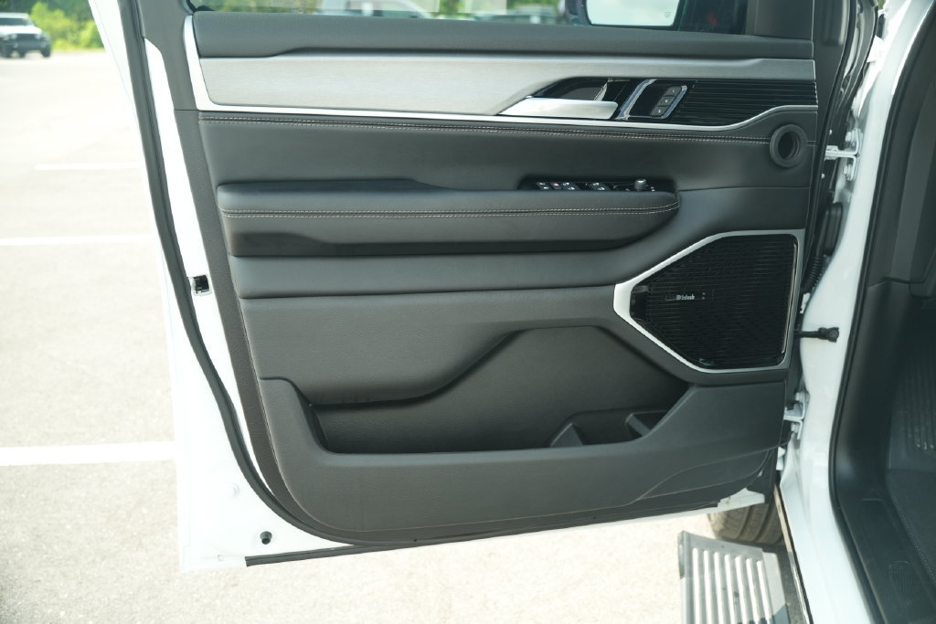 New 2026 Jeep Grand Wagoneer Limited AWD/4WD image 13