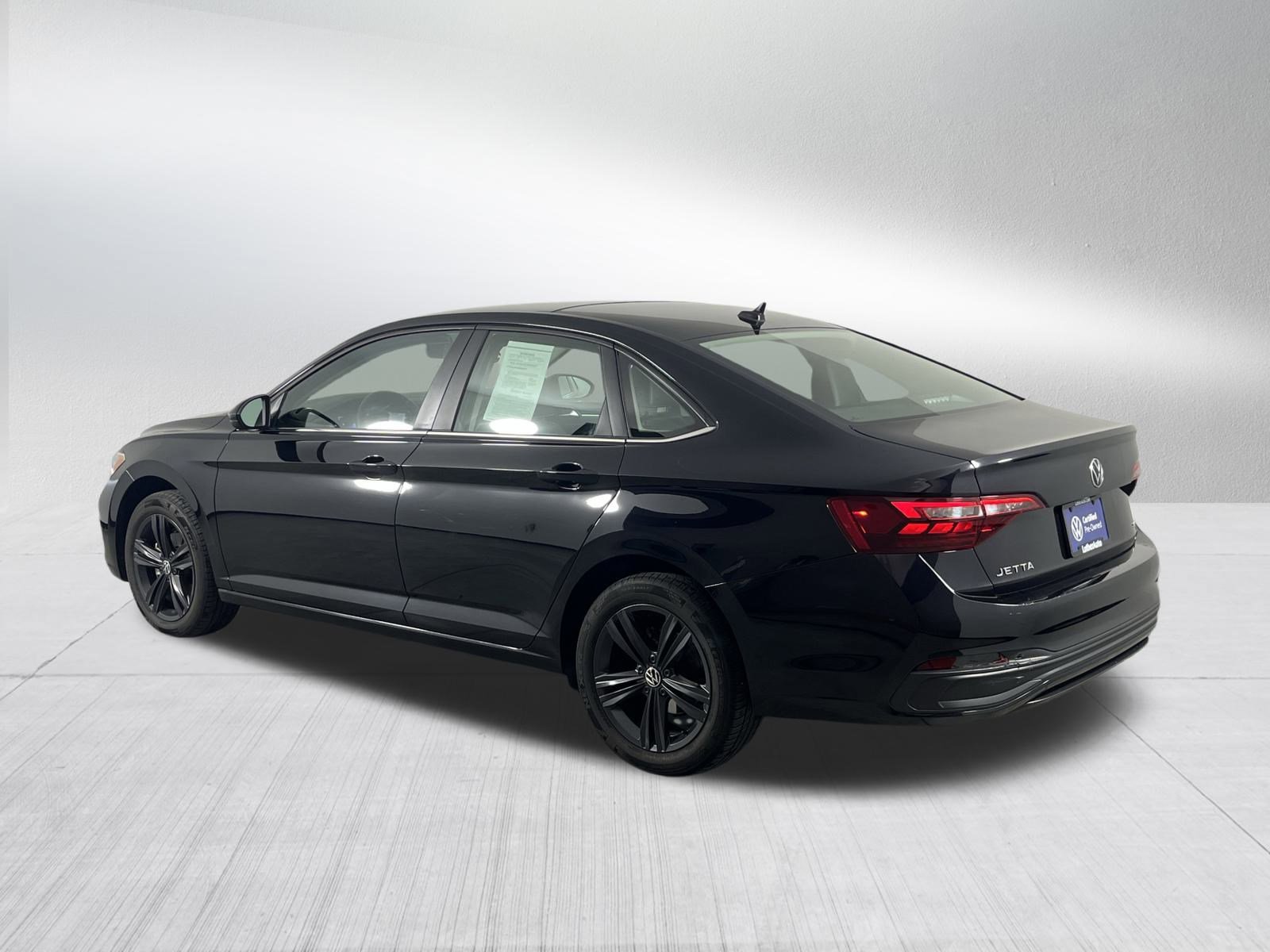 Certified 2023 Volkswagen Jetta SE w/ Panoramic Sunroof Package image 5