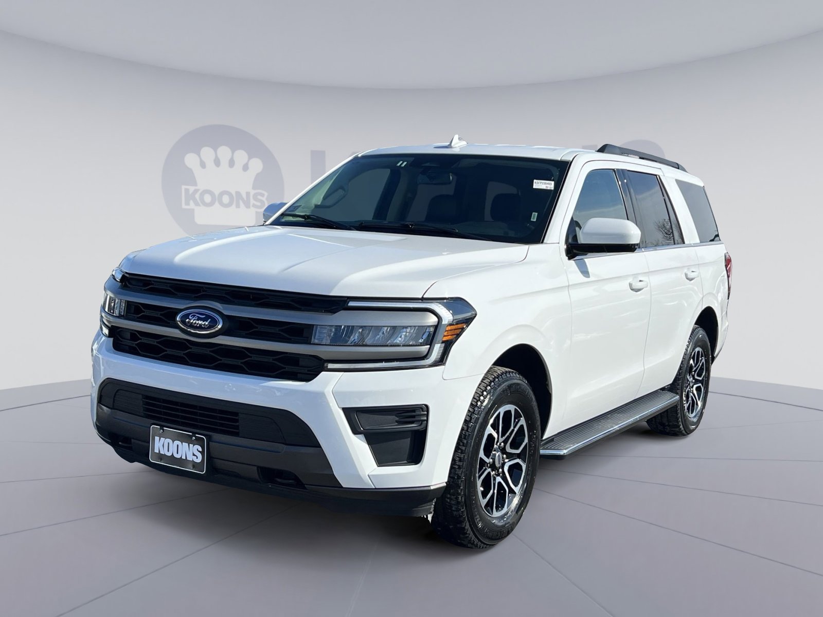 Certified 2023 Ford Expedition XLT image 1