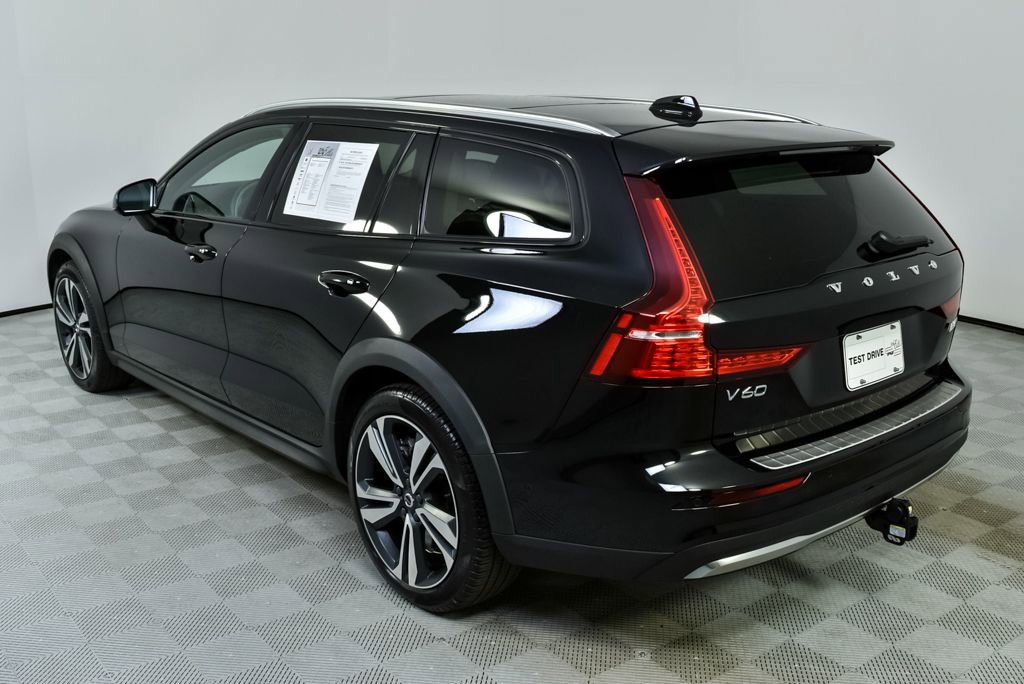 Certified 2024 Volvo V60 B5 Cross Country Plus image 4