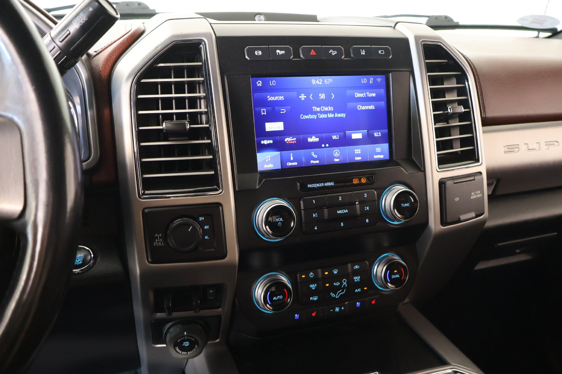 Used 2020 Ford F250 Platinum w/ FX4 Off-Road Package AWD/4WD image 5