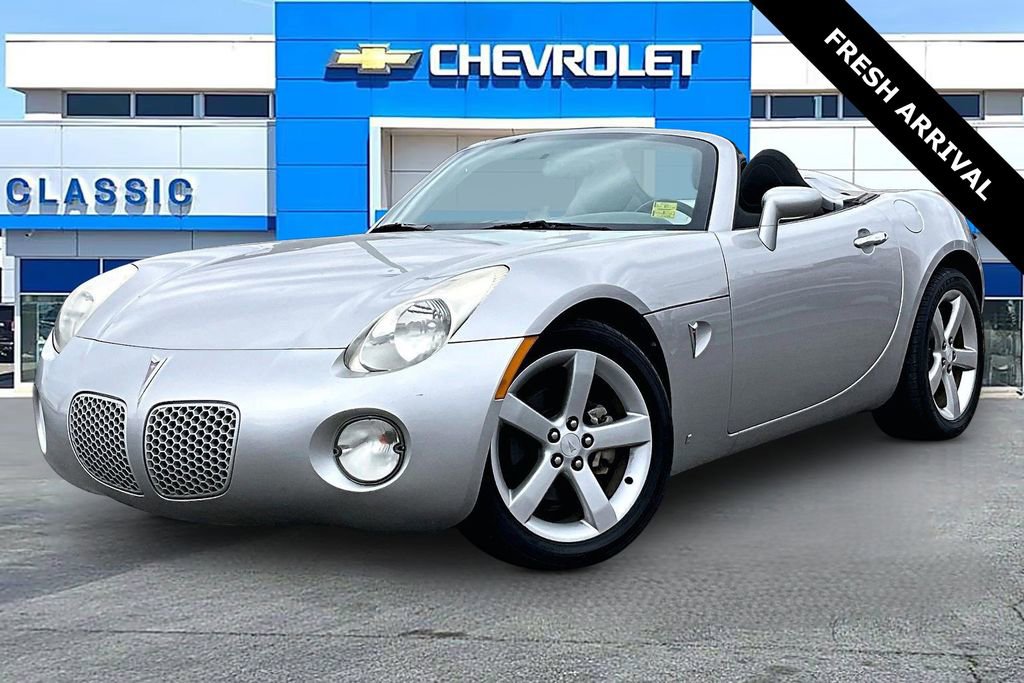 Used 2007 Pontiac Solstice Convertible image 3