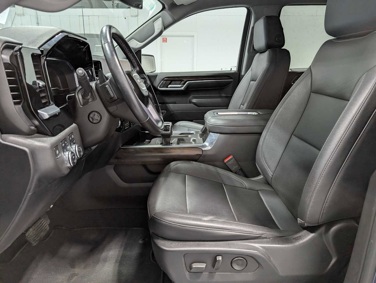 Certified 2022 GMC Sierra 1500 SLT AWD/4WD image 4