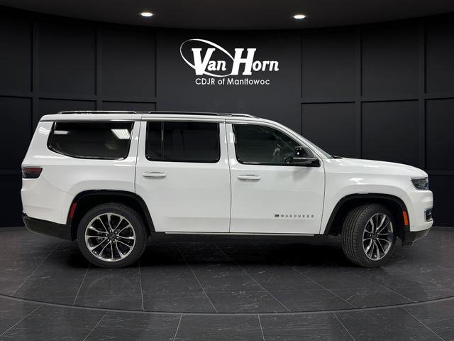 Used 2023 Jeep Wagoneer Series III w/ Premium Group I AWD/4WD image 2
