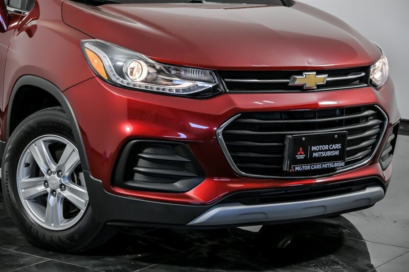 Used 2020 Chevrolet Trax LT w/ Driver Confidence Package AWD/4WD image 2